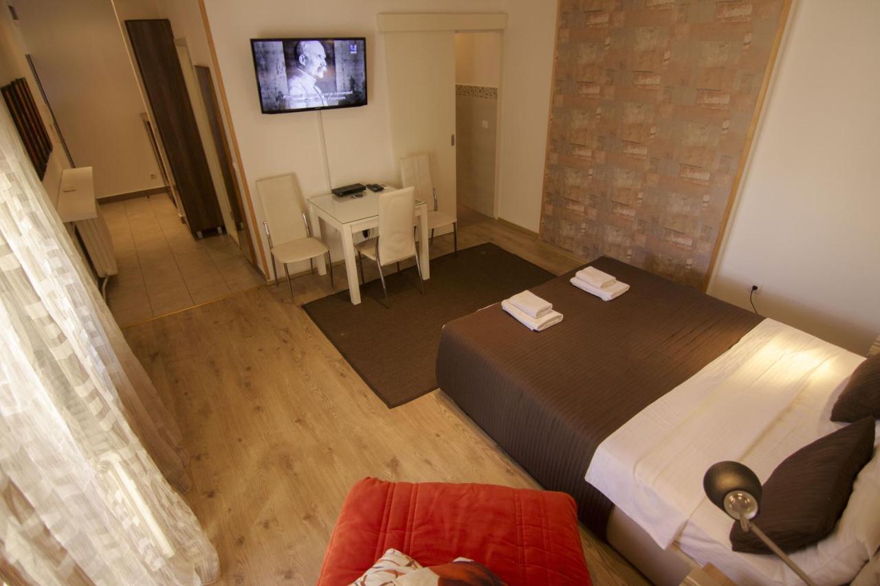 Drama Center Apartment *